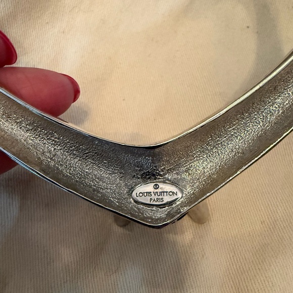 Louis Vuitton Silver V Necklace - Picture 13 of 13